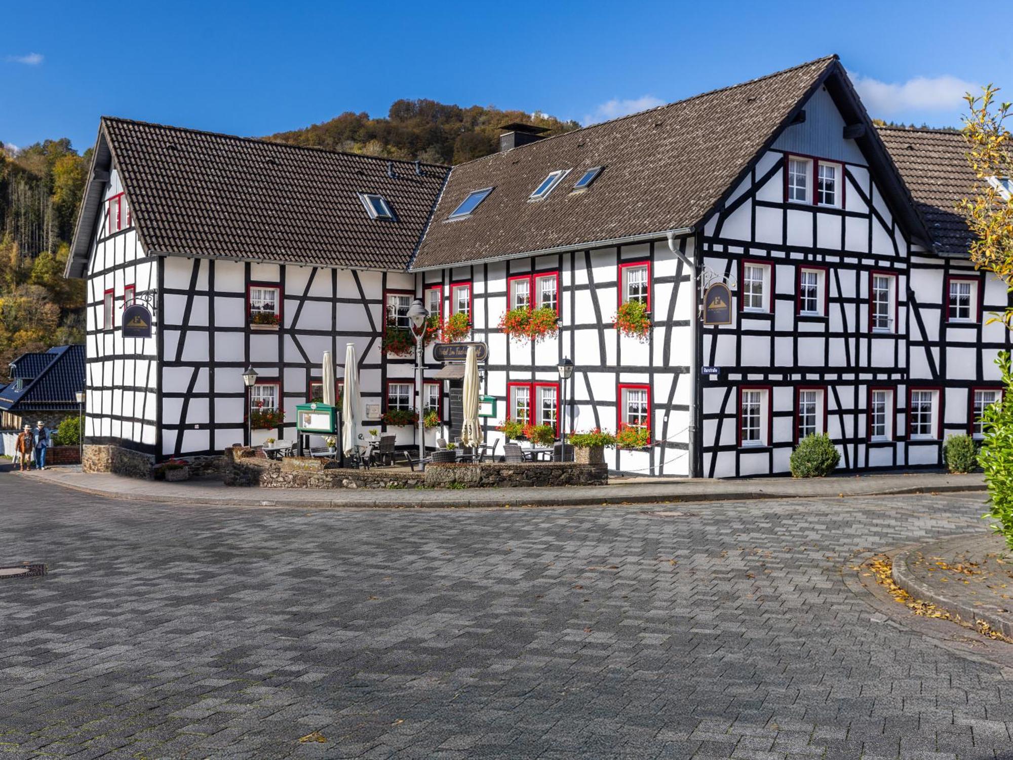 Garni Hotel Im Fachwerkhof ジンメラート エクステリア 写真